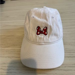 Disney Minnie Mouse Hat. Excellent condition.
